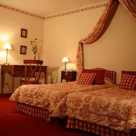 Le Chateau De La Tour Жувьё