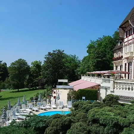 Le Chateau De La Tour Отель 4*