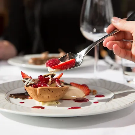 Le Chateau De La Tour 4*