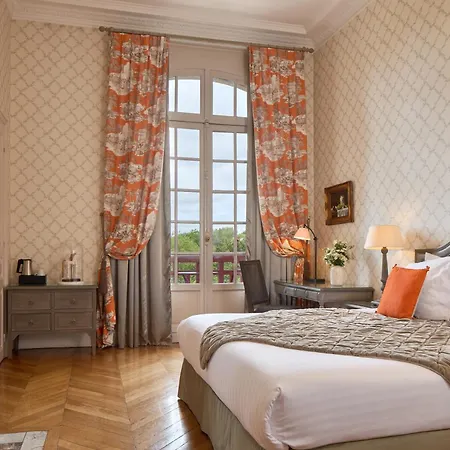 Le Chateau De La Tour Hotel 4*