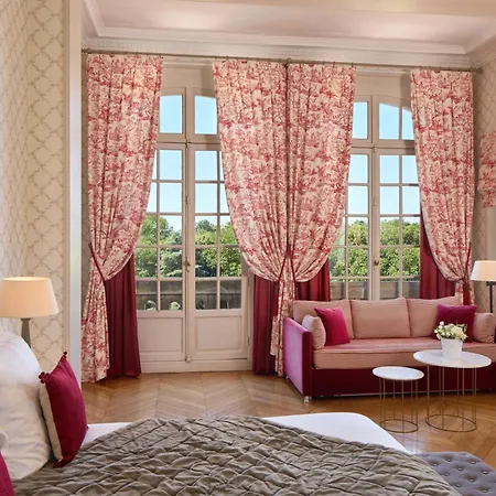 Le Chateau De La Tour Otel 4*