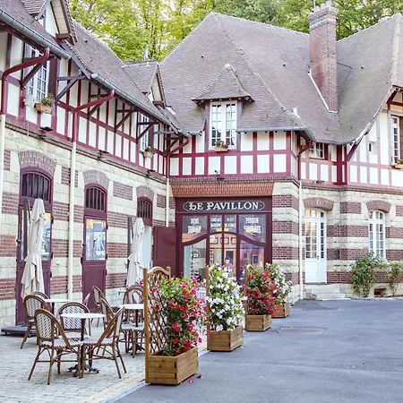 Le Chateau De La Tour Hotel 4*