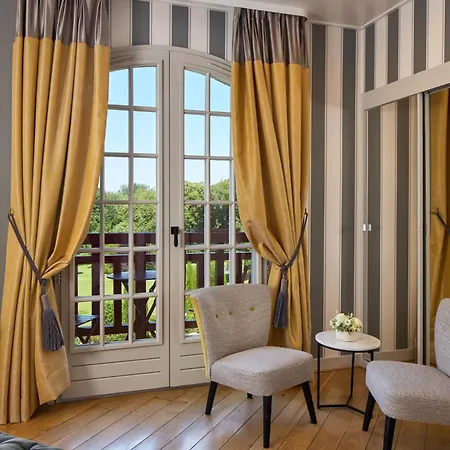 Le Château De La Tour