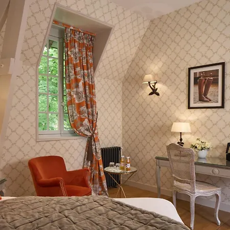 Le Chateau De La Tour Hotel 4*