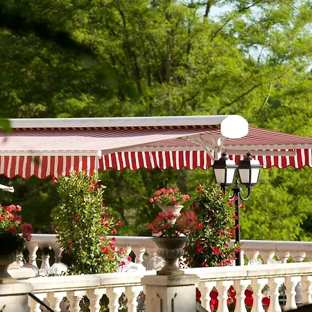 Otel Le Chateau De La Tour