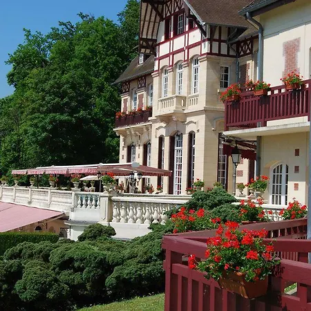 Le Chateau De La Tour Hotel