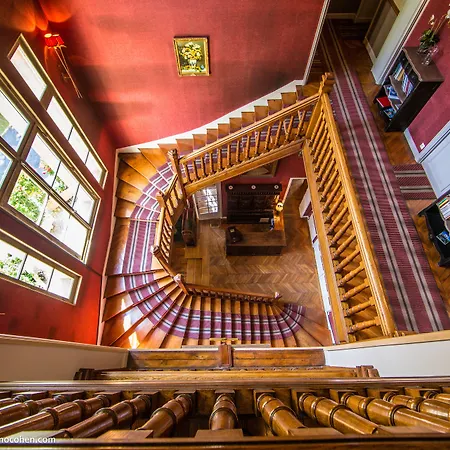 Otel Le Chateau De La Tour Gouvieux