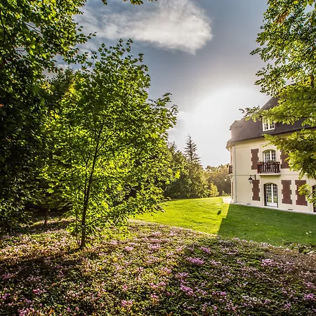 Otel Le Chateau De La Tour