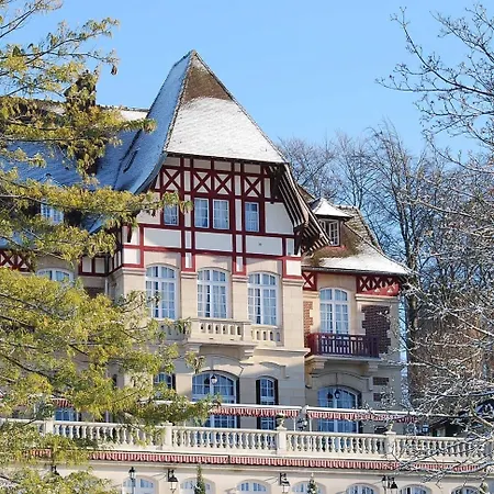 Le Chateau De La Tour Hotel Gouvieux