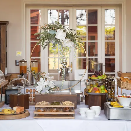 Le Chateau De La Tour Hotel