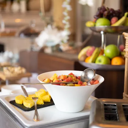 Le Chateau De La Tour Hotel