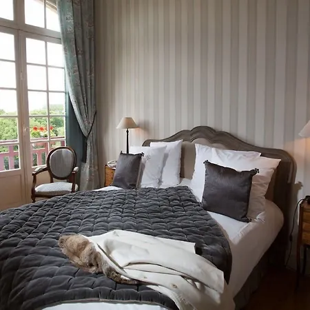 Le Chateau De La Tour