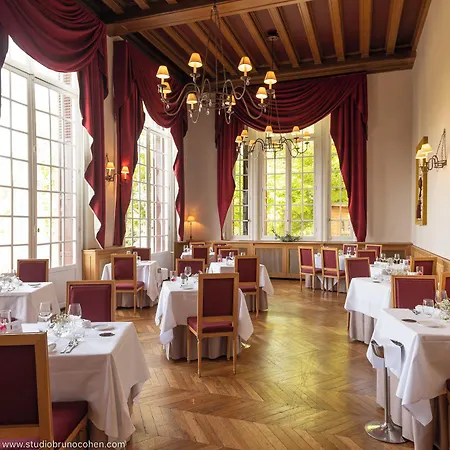 Otel Le Chateau De La Tour 4*