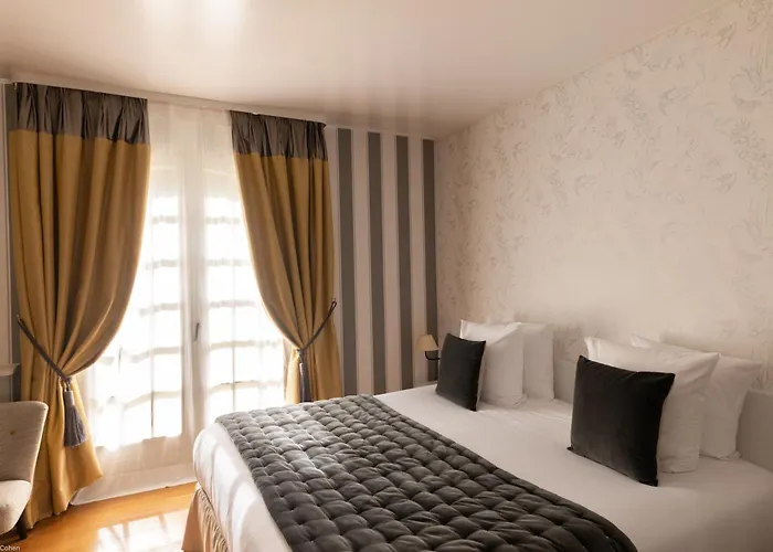 Le Chateau De La Tour