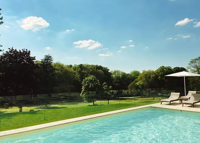 Hotel Le Chateau De La Tour 4*