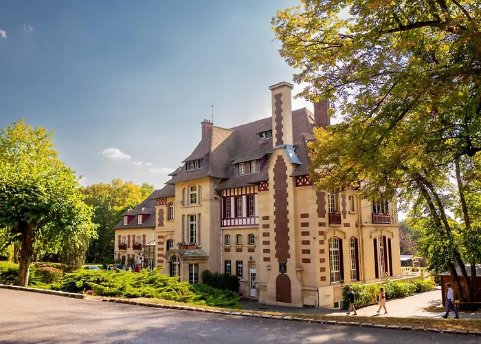 Hotel Le Chateau De La Tour 4*