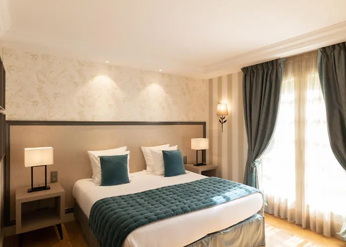 Hotel Le Chateau De La Tour 4*