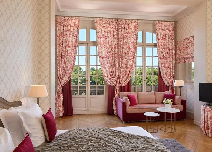 Le Chateau De La Tour Hotel 4*